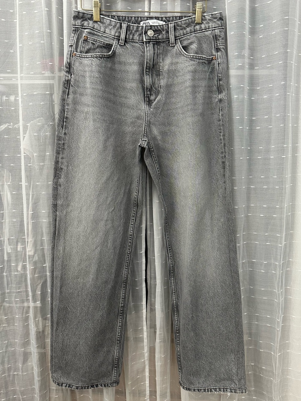 Zara Women’s Z1975 High Waist Cropped Straight Jeans, size 8